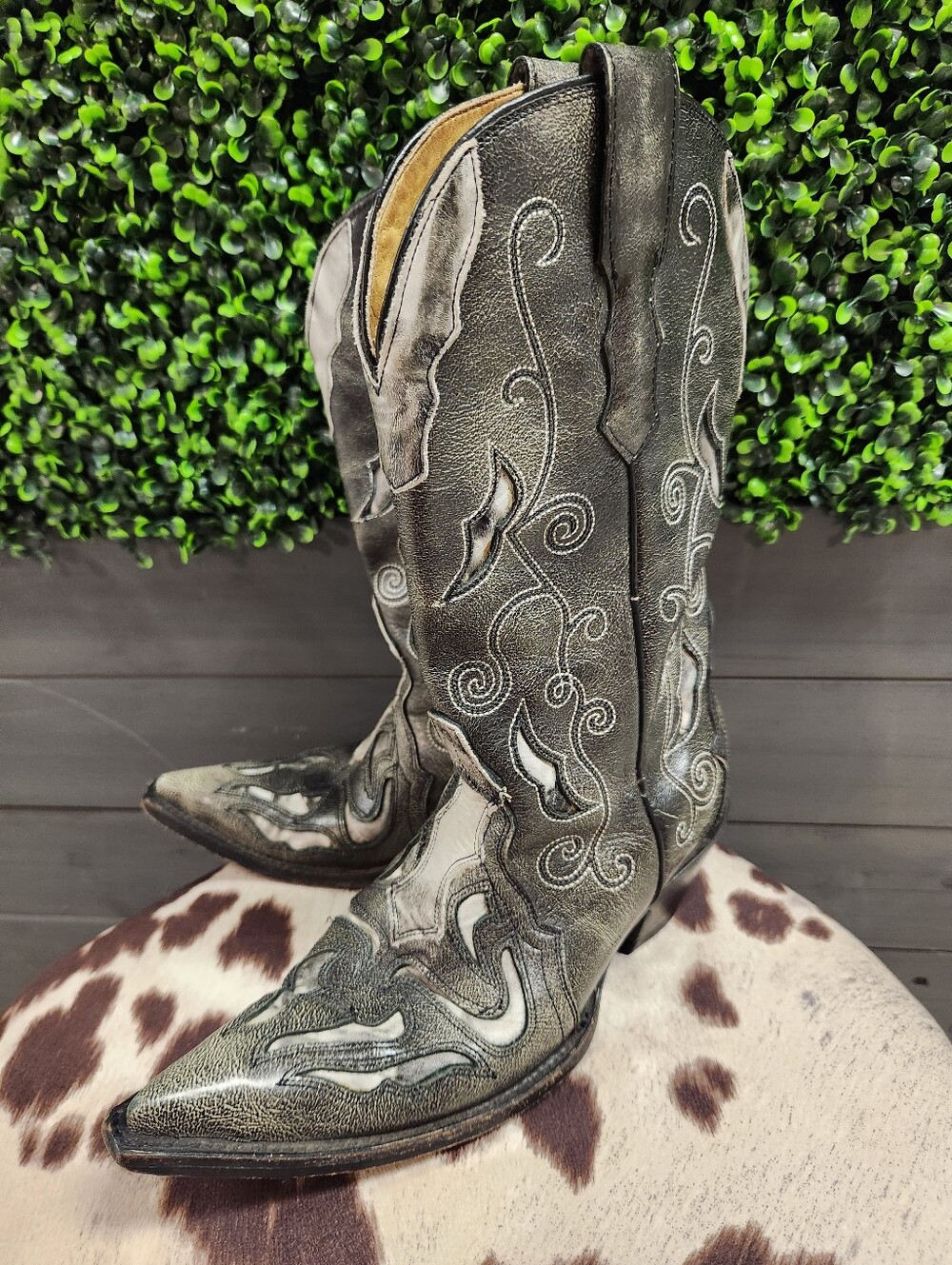 Corral Gray Black With Silver Inlay size 6.5 Western boots.